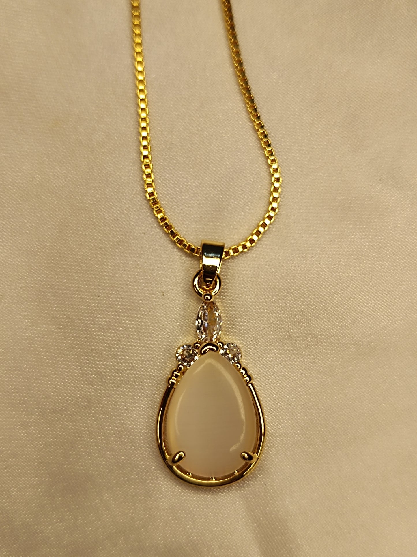 Elegant Gold Pendant Necklace with Crystal Accents