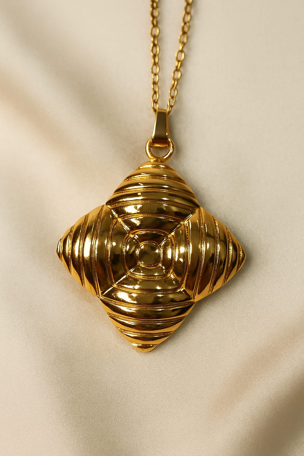 Elegant Gold-Toned Statement Jewelry Set – Necklace & Earrings