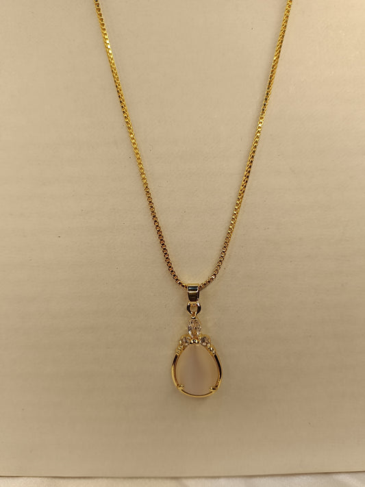 Elegant Gold Pendant Necklace with Crystal Accents