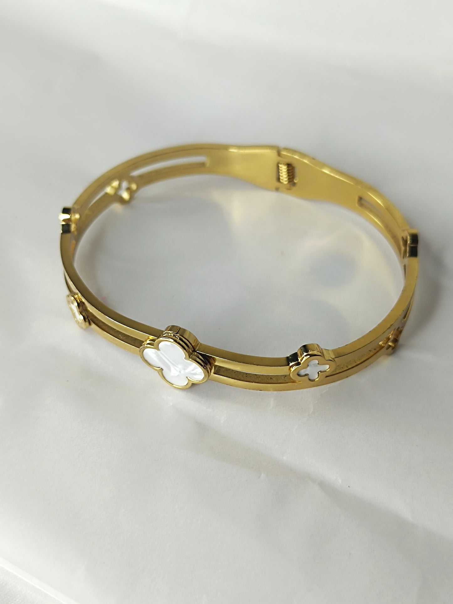 Elegant Clover Charm Gold Bangle