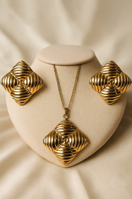 Elegant Gold-Toned Statement Jewelry Set – Necklace & Earrings